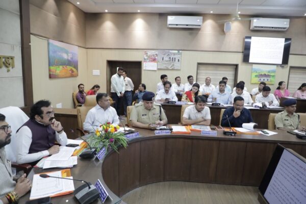छिंदवाड़ा पहुंचे प्रभारी मंत्री राकेश सिंह, जिला योजना समिति और भाजपा कोर कमेटी बैठक में हुए शामिल