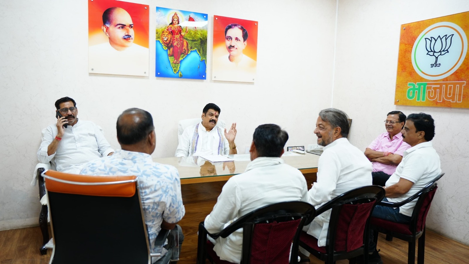 भाजपा प्रदेश कार्यालय में कैबिनेट मंत्री गोविंद सिंह राजपूत ने कार्यकर्ताओं से किया संवाद