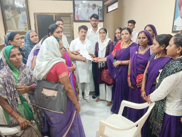 आशा-उषा कार्यकर्ताओं ने पूर्व गृह मंत्री व विधायक से की मुलाकात, 12 सूत्रीय मांगों को लेकर सौंपा ज्ञापन