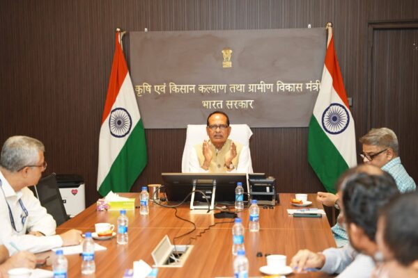 नई दिल्ली में केंद्रीय मंत्री शिवराज सिंह चौहान ने ‘खेत बचाओ अभियान’ को लेकर की उच्चस्तरीय बैठक