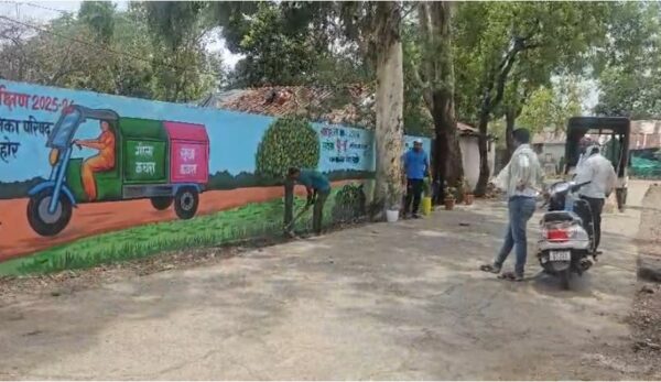 स्वच्छता व्यवस्था पर उठे सवाल, वार्डवासियों ने खुद संभाली सफाई की जिम्मेदारी