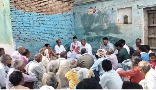 केंद्रीय मंत्री डॉ. वीरेंद्र कुमार ने मेधावी विद्यार्थियों को सम्मानित कर जन चौपाल में सुनीं समस्याएं