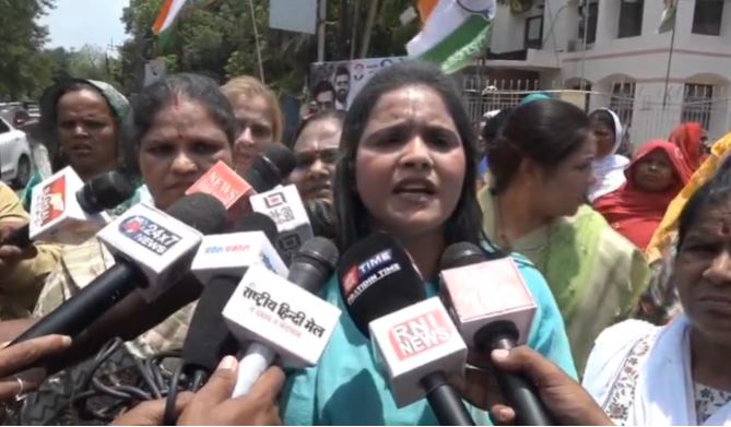 मीनाक्षी नटराजन के नामांकन विवाद पर भोपाल में महिला कांग्रेस का प्रदर्शन, चुनाव प्रक्रिया पर सवाल