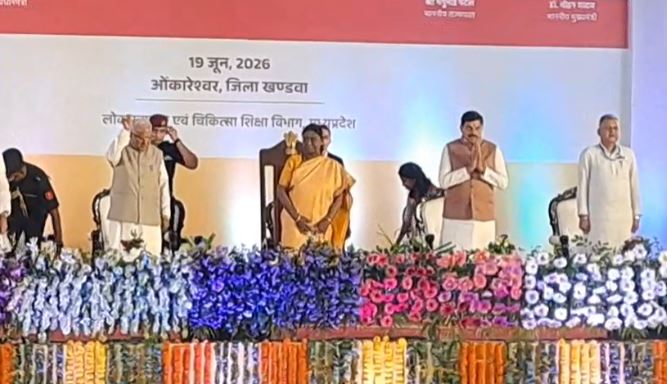 ओंकारेश्वर में राष्ट्रपति द्रौपदी मुर्मु ने सिकल सेल उन्मूलन मिशन की प्रदर्शनी का किया अवलोकन