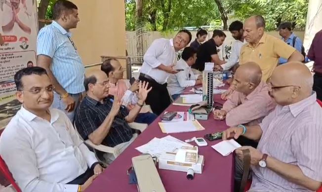 राहुल गांधी के जन्मदिन पर भोपाल में निःशुल्क स्वास्थ्य शिविर, उमड़ी लोगों की भीड़