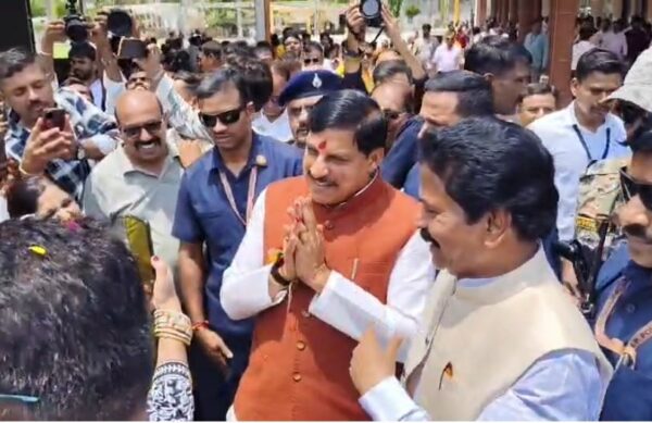 बुधनी पहुंचे सीएम डॉ. मोहन यादव, विधायक ठाकुरदास नागवंशी के पुत्र के विवाह समारोह में हुए शामिल