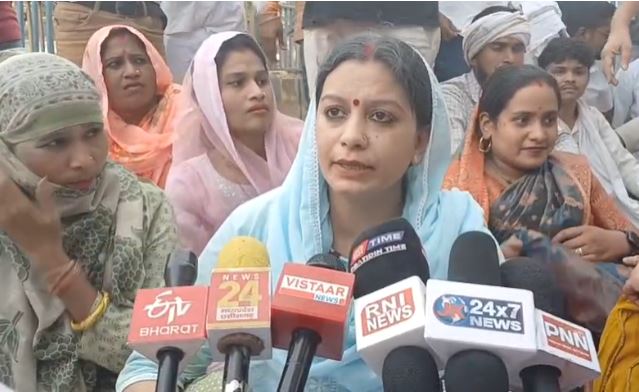 मीनाक्षी नटराजन के नामांकन विवाद पर पन्ना में कांग्रेस का प्रदर्शन, निकाली प्रतीकात्मक शव यात्रा