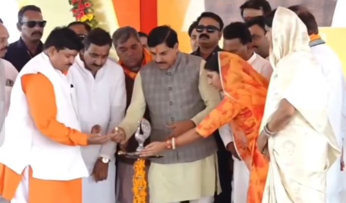 डेलनपुर बालाजी धाम में गूंजा सनातन का संदेश, राज्यपाल और सीएम मोहन यादव ने की पूजा-अर्चना