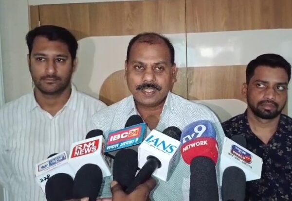 शाजापुर में कांग्रेस का विरोध प्रदर्शन, पुतला दहन के बाद मामला दर्ज