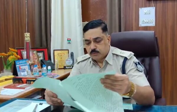 जबलपुर ब्रेकिंग: प्रेम सागर साहू मोहल्ले में बमबाजी, पीड़ित परिवार ने SP कार्यालय में लगाई गुहार