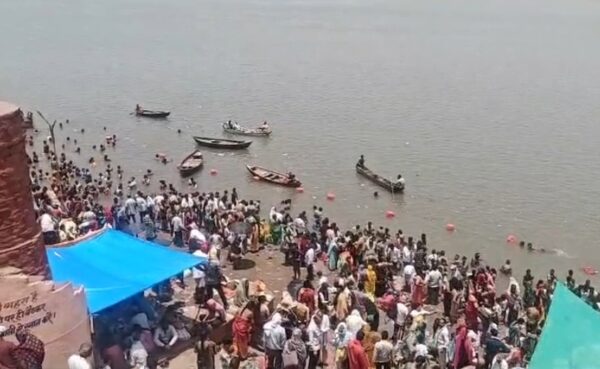 सोमवती अमावस्या पर नर्मदा घाटों पर उमड़ा आस्था का सैलाब