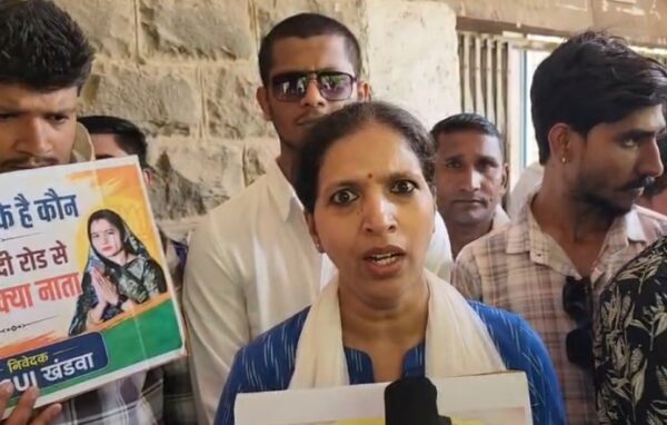 खंडवा-मुंदी सड़क निर्माण की मांग तेज, मुख्यमंत्री के नाम सौंपा गया ज्ञापन