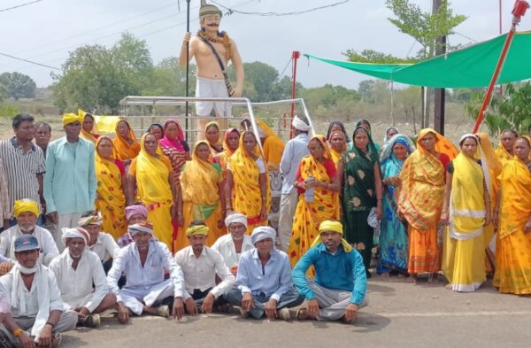 बुरहानपुर में वीर रेंगा कोरकू की प्रतिमा संरक्षण की मांग, आदिवासी समाज ने सौंपा ज्ञापन