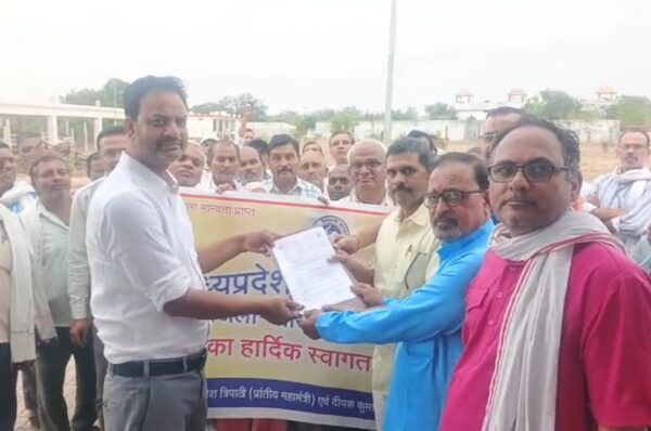 पन्ना में TET परीक्षा के विरोध में शिक्षकों का प्रदर्शन, आरटीई संशोधन कानून 2017 पर उठाए सवाल