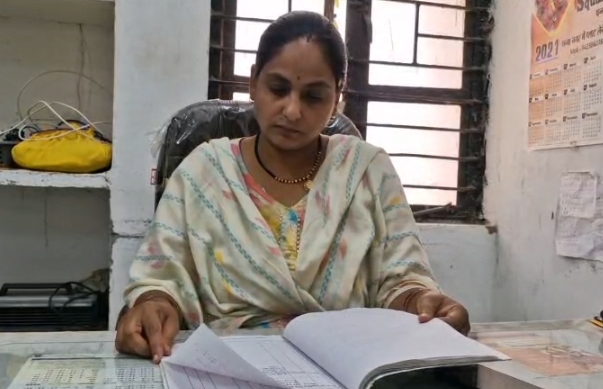 पन्ना की धरती ने फिर चमकाई किस्मत, 6.54 कैरेट का हीरा मिला