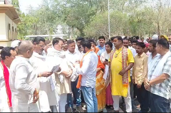 संतों पर कथित आपत्तिजनक टिप्पणी को लेकर पन्ना में विरोध, कार्रवाई की मांग