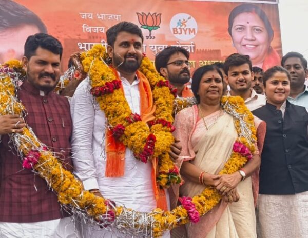 टीकमगढ़ में भाजपा युवा मोर्चा प्रदेश अध्यक्ष श्याम टेलर का भव्य स्वागत, संगठन विस्तार पर दिया जोर
