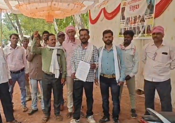 बैतूल के मोहनढाना गांव में सड़क की गंभीर समस्या, विकास के दावों पर उठे सवाल