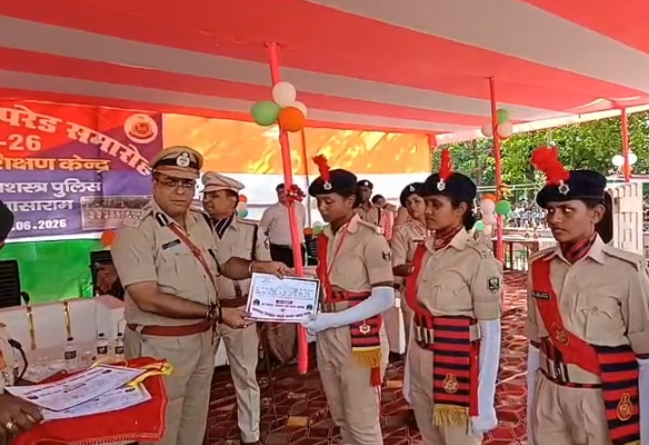 रोहतास में 321 महिला सिपाहियों की पासिंग आउट परेड, डीआईजी ने दिलाई शपथ