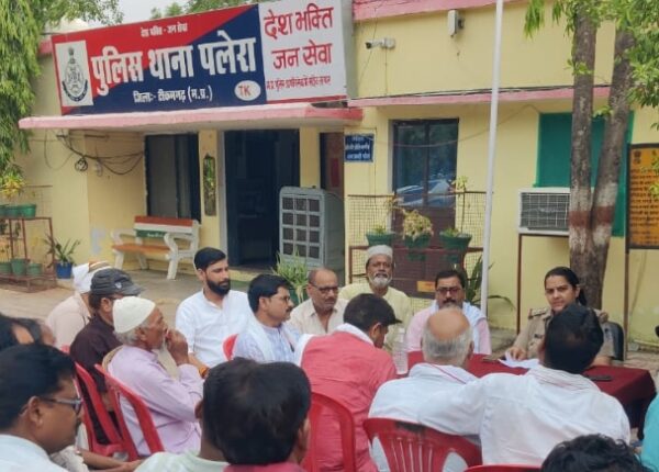 आगामी त्योहारों को लेकर पलेरा थाने में शांति समिति की बैठक संपन्न