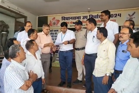सीहोर में मंडी शुल्क वृद्धि के विरोध में व्यापारियों का प्रदर्शन, कलेक्टर को सौंपा ज्ञापन