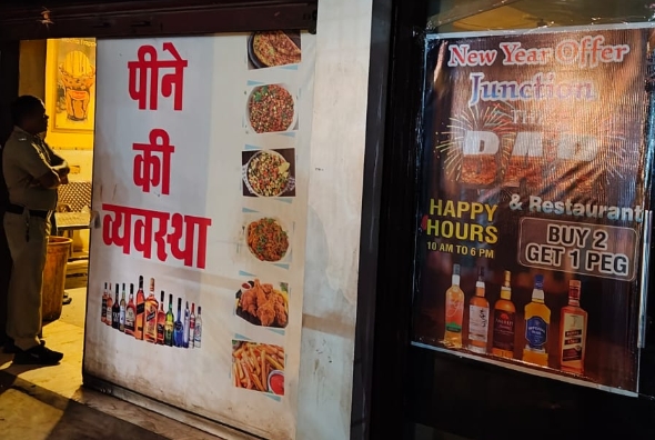 कटनी में स्टेशन के सामने बिना अनुमति चल रहे अघोषित अहाते पर पुलिस की बड़ी कार्रवाई, सीएसपी नेहा पच्चीसिया ने मारा छापा