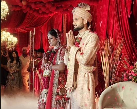 टीम इंडिया के तेज गेंदबाज आकाशदीप विवाह बंधन में बंधे, वाराणसी में धूमधाम से हुई शादी