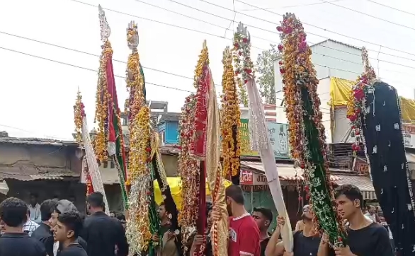 बुरहानपुर में आशूरा पर निकला मातमी जुलूस, इमाम हुसैन की शहादत को अकीदतमंदों ने किया याद