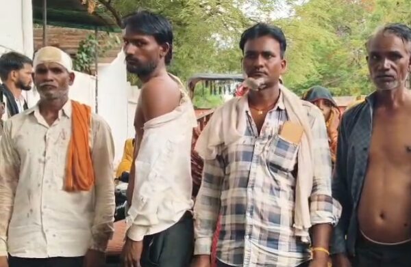 शिवपुरी में दलित परिवार पर हमले का मामला गरमाया, मुख्य आरोपियों की गिरफ्तारी की मांग को लेकर भीम आर्मी ने सौंपा ज्ञापन
