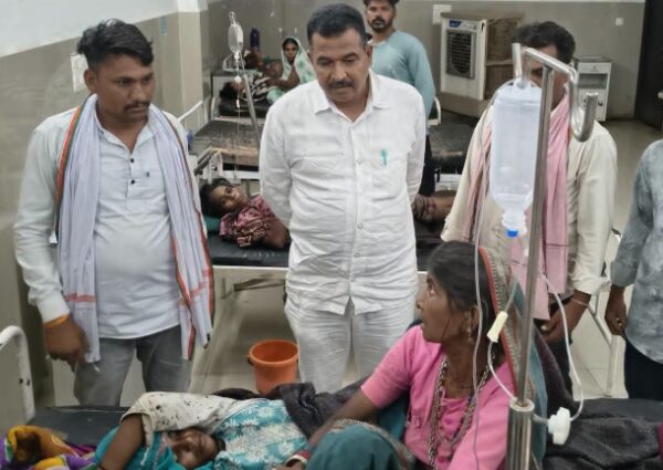 विधायक राजन मंडलोई ने जिला अस्पताल पहुंचकर आकाशीय बिजली से घायलों का जाना हाल