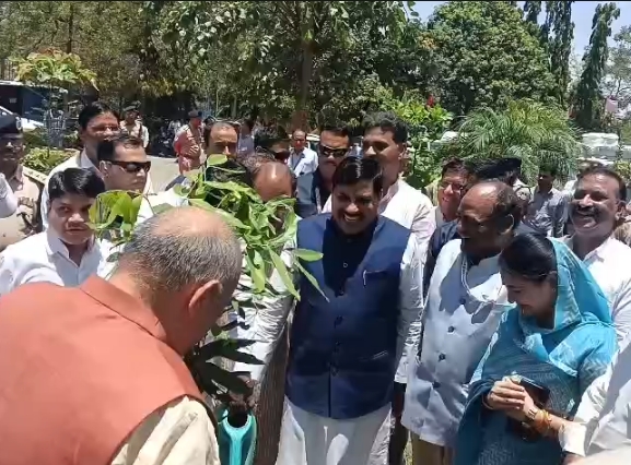 भोपाल में विश्व पर्यावरण दिवस पर मुख्यमंत्री डॉ. मोहन यादव ने किया पौधारोपण