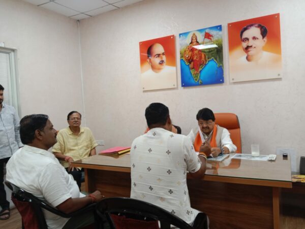 भाजपा प्रदेश कार्यालय में कैलाश विजयवर्गीय और प्रतिमा बागरी ने कार्यकर्ताओं से किया संवाद, समस्याओं के समाधान के निर्देश