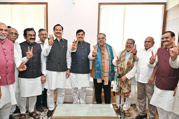 भाजपा के राज्यसभा प्रत्याशियों ने भरा नामांकन, तरुण चुघ और रजनीश अग्रवाल को मिली शुभकामनाएं