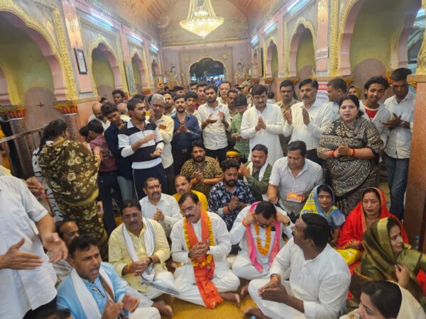 पन्ना में खजुराहो सांसद वीडी शर्मा का दौरा, जुगल किशोर मंदिर में किए दर्शन-पूजन