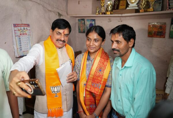 भीम नगर में ईवी से पहुंचे मुख्यमंत्री डॉ. मोहन यादव, जनता से किया सीधा संवाद