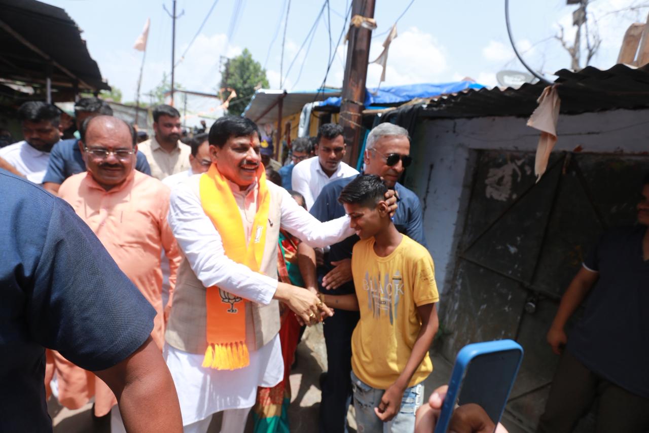 भीम नगर बस्ती में मुख्यमंत्री डॉ. मोहन यादव ने किया जनसंवाद, ई-स्कूटर से पहुंचे कार्यक्रम स्थल