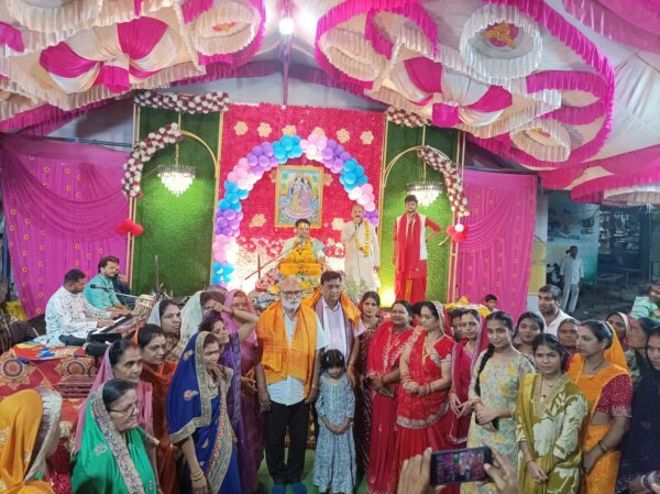 छिंदवाड़ा के राधाकृष्ण मंदिर में भागवत कथा का आयोजन, पूर्व राज्यमंत्री नाना भाऊ मोहण ने लिया आशीर्वाद