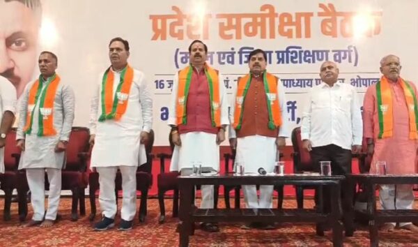 भाजपा प्रदेश कार्यालय में संगठनात्मक समीक्षा बैठक, प्रशिक्षण से लेकर NEET तैयारियों तक हुई चर्चा