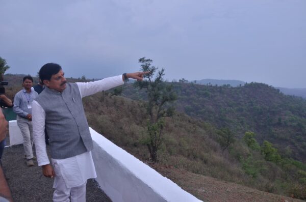 कुकरू हिल स्टेशन पहुंचे सीएम डॉ. मोहन यादव, महिलाओं से संवाद; पर्यटन और रोजगार बढ़ाने के दिए निर्देश