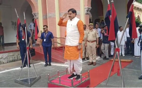 झांसी पहुंचे CM मोहन यादव, PM मोदी के विकास मॉडल की तारीफ