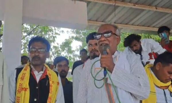 वन भूमि से अतिक्रमण हटाने की कार्रवाई के विरोध में सर्व आदिवासी समाज का प्रदर्शन, प्रशासन के खिलाफ नारेबाजी