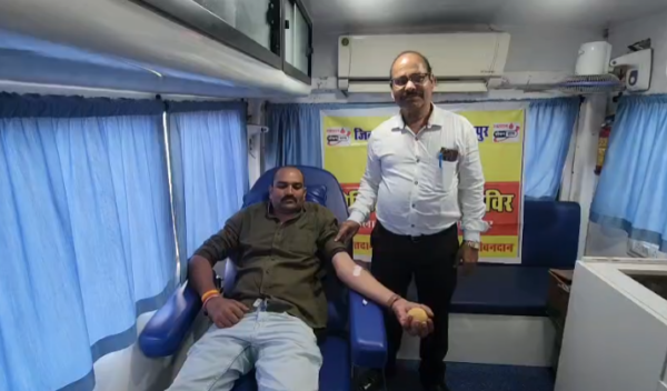पुलिस लाइन में स्वास्थ्य जागरूकता एवं रक्तदान शिविर, एसपी प्रियंका शुक्ला ने किया रक्तदान