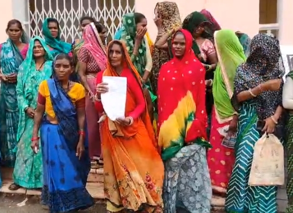 शिवपुरी के पिछोर में नल-जल योजना में अनियमितताओं के आरोप, ग्रामीणों ने लगाया गबन का आरोप