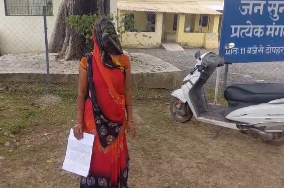 पन्ना में महिला ने लगाया उत्पीड़न और धमकी का आरोप, एसपी से लगाई न्याय की गुहार