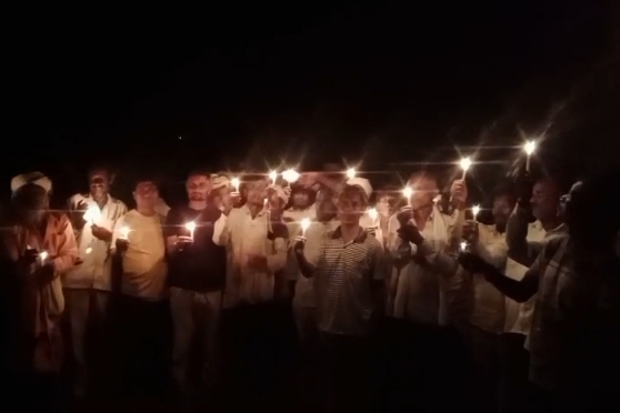 पांगरी बांध प्रभावित किसानों का ‘अंधेरा भगाओ आंदोलन’, मुआवजे की मांग को लेकर प्रदर्शन