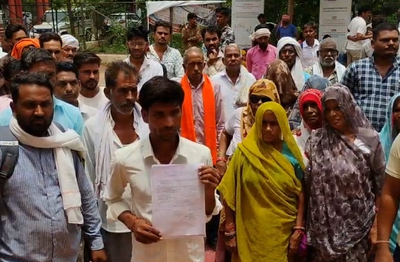 शिवपुरी में किसान ने मुफ्त में पिलाया पानी, अब 1.82 लाख रुपये के बिजली बिल पर उठाए सवाल