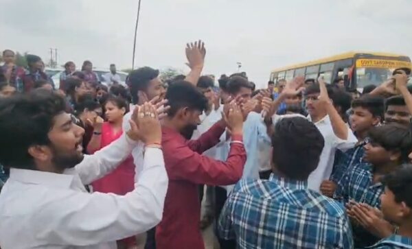 शाजापुर सीएम राइज स्कूल में सुविधाओं को लेकर ABVP का प्रदर्शन, अधिकारियों के आश्वासन के बाद खत्म हुआ आंदोलन