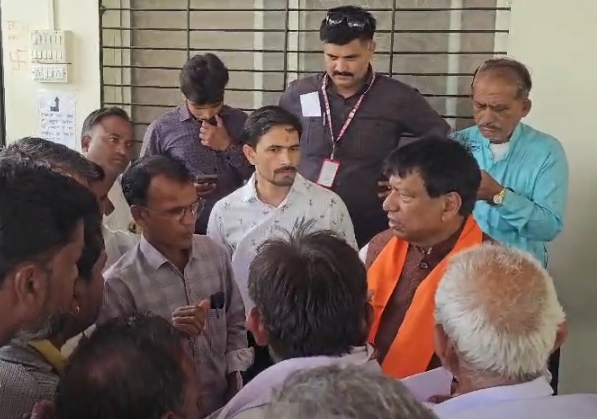 आष्टा में विधायक गोपाल सिंह इंजीनियर की जनसुनवाई, जनता की समस्याओं और विकास कार्यों पर रखी बेबाक राय