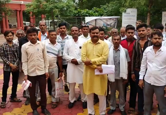 शिवपुरी में स्टोन क्रेशर की ब्लास्टिंग से किसानों की बढ़ी मुश्किलें, फसल नुकसान का आरोप लगाकर कलेक्टर से लगाई गुहार