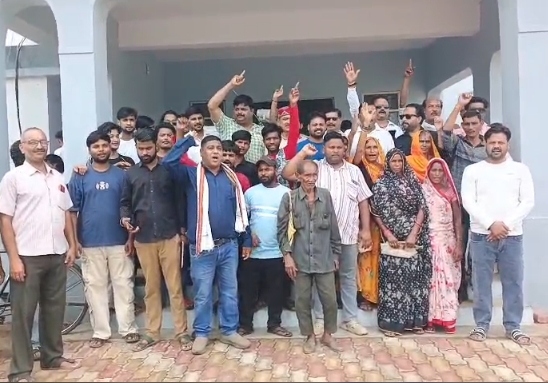 पन्ना के लालिया-मांझा में विकास कार्यों को लेकर कांग्रेस का प्रदर्शन, समस्याओं के समाधान की उठाई मांग